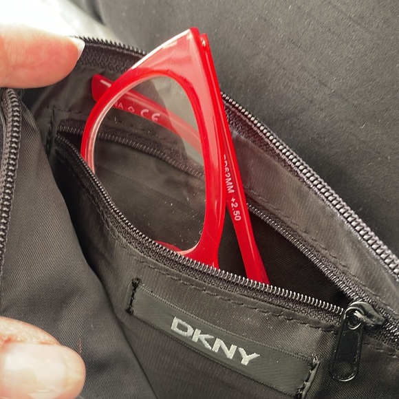 DKNY SOFT BLACK LEATHER CLUTCH - Picture 3 of 6